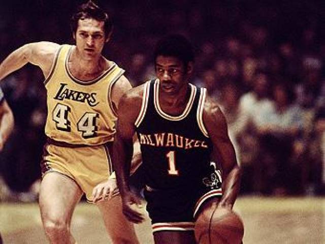 对防守密集 对防守密集